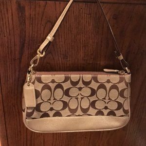 Coach hangbag No. G052-861. Dusty gold finishes.
